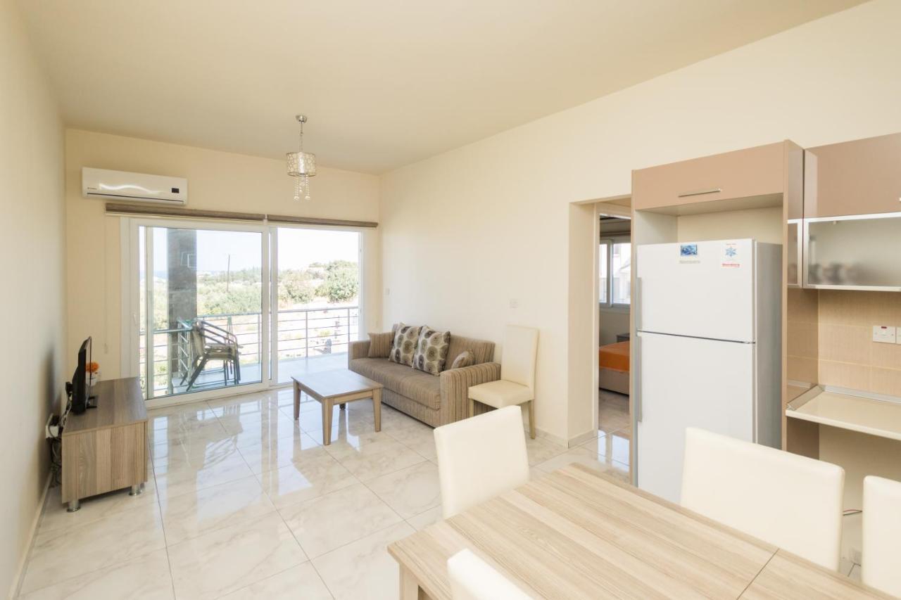 Spacious Two-Bedroom Apartment In Amazing Residence Escape Homes Kerýnia Eksteriør bilde