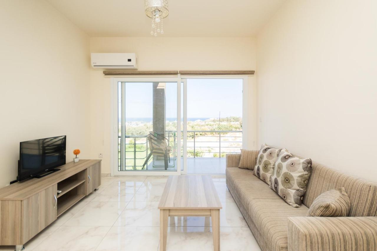 Spacious Two-Bedroom Apartment In Amazing Residence Escape Homes Kerýnia Eksteriør bilde